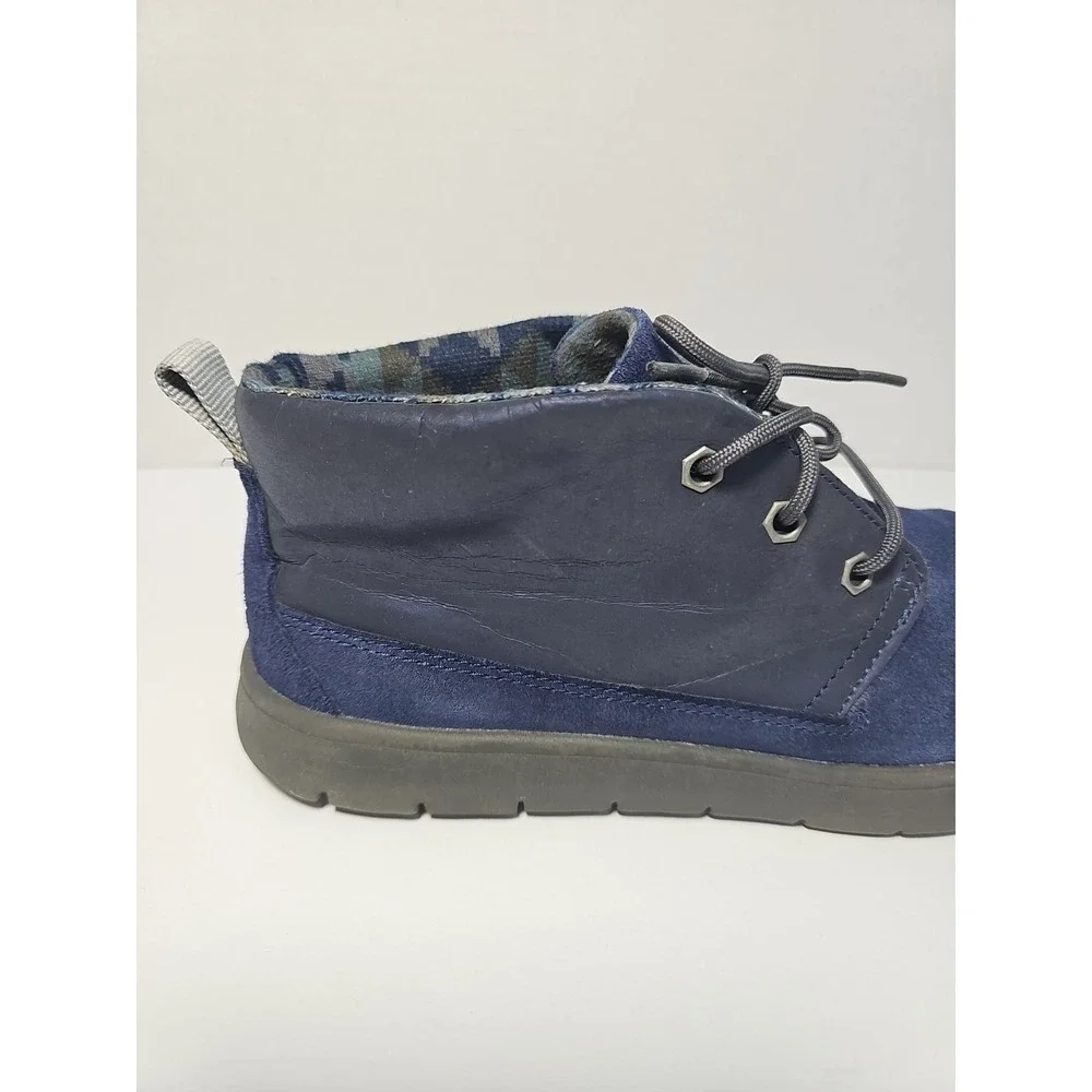 UGG K Canoe‎ Reflective Kids Shoes size 5Y